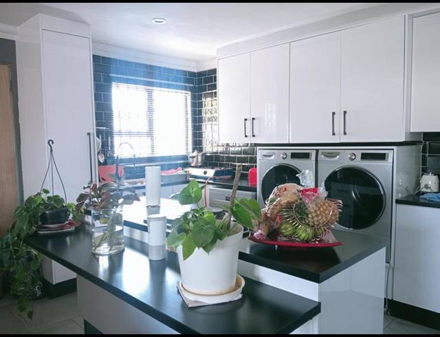 5 BEDROOM HOUSE FOR SALE IN BRAAMFISCHERVILLE